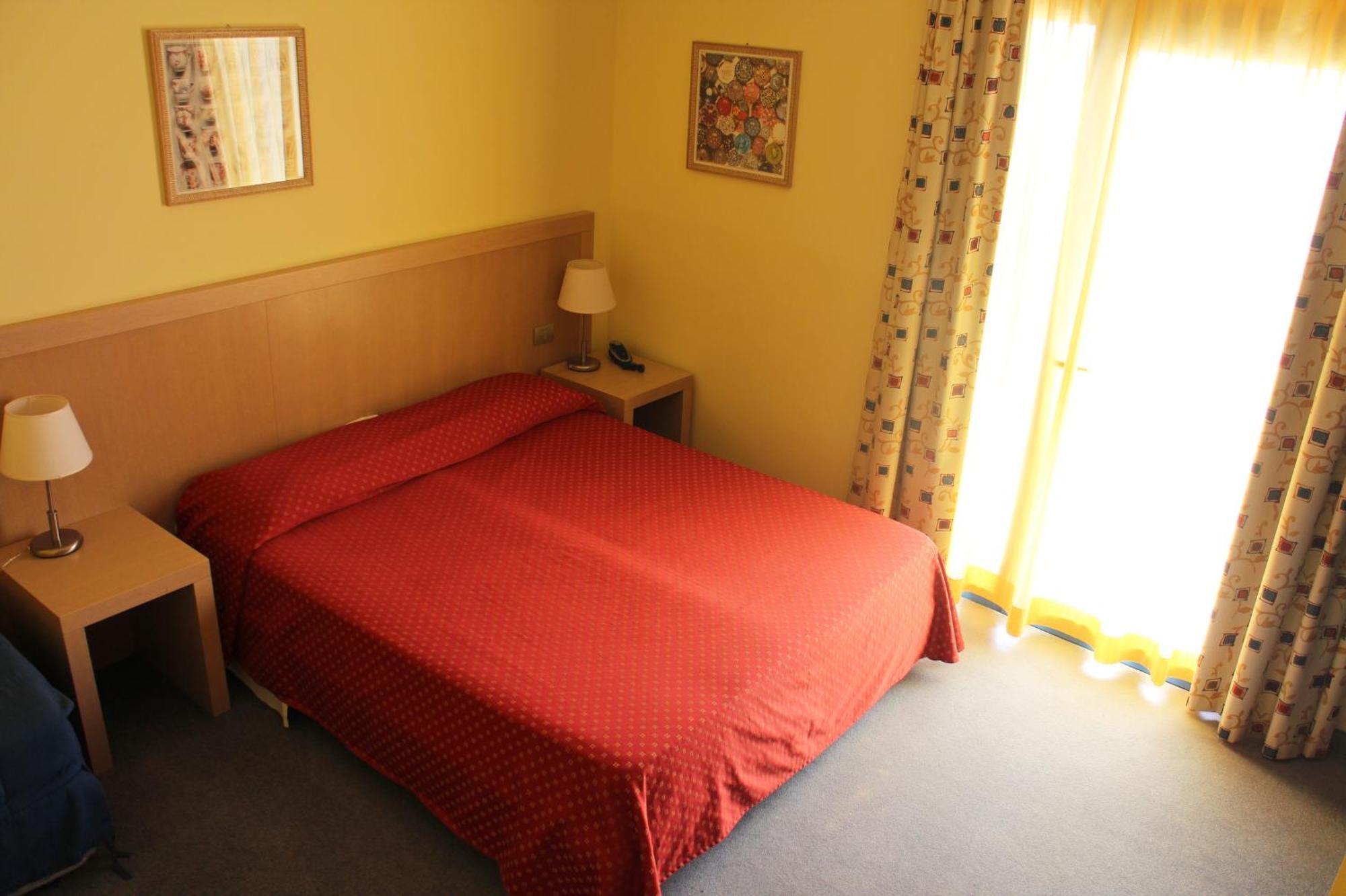 Two Connecting Double Rooms,799635009:JPEG