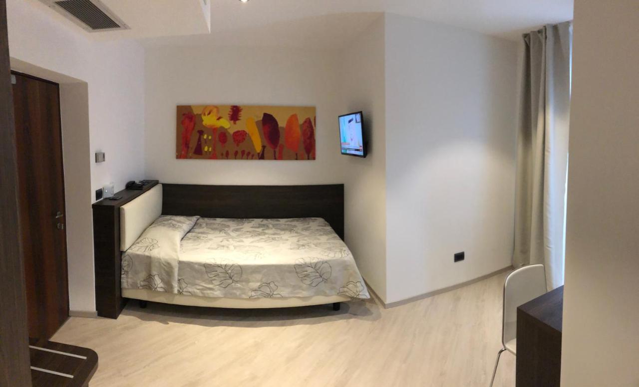 Single Room Balcony,1005384667:JPEG