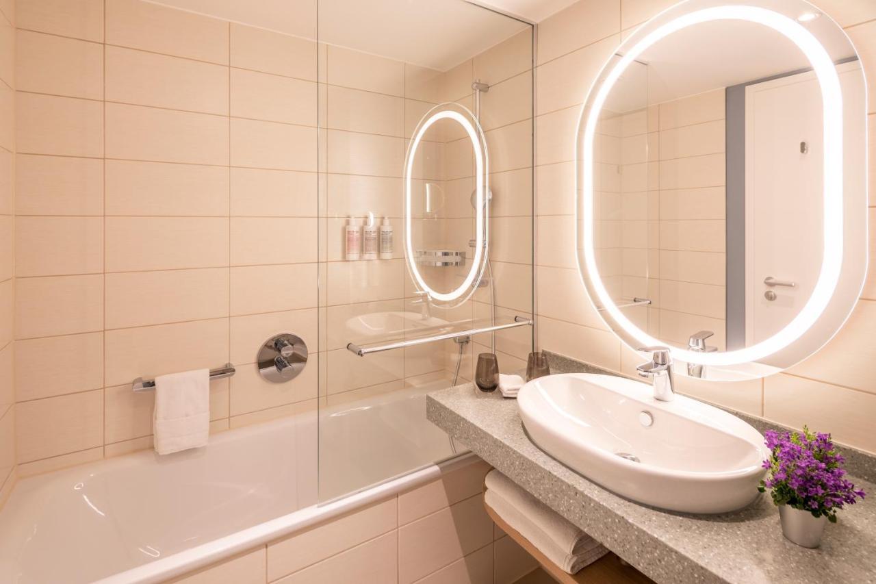 One-Bedroom Deluxe Apartment