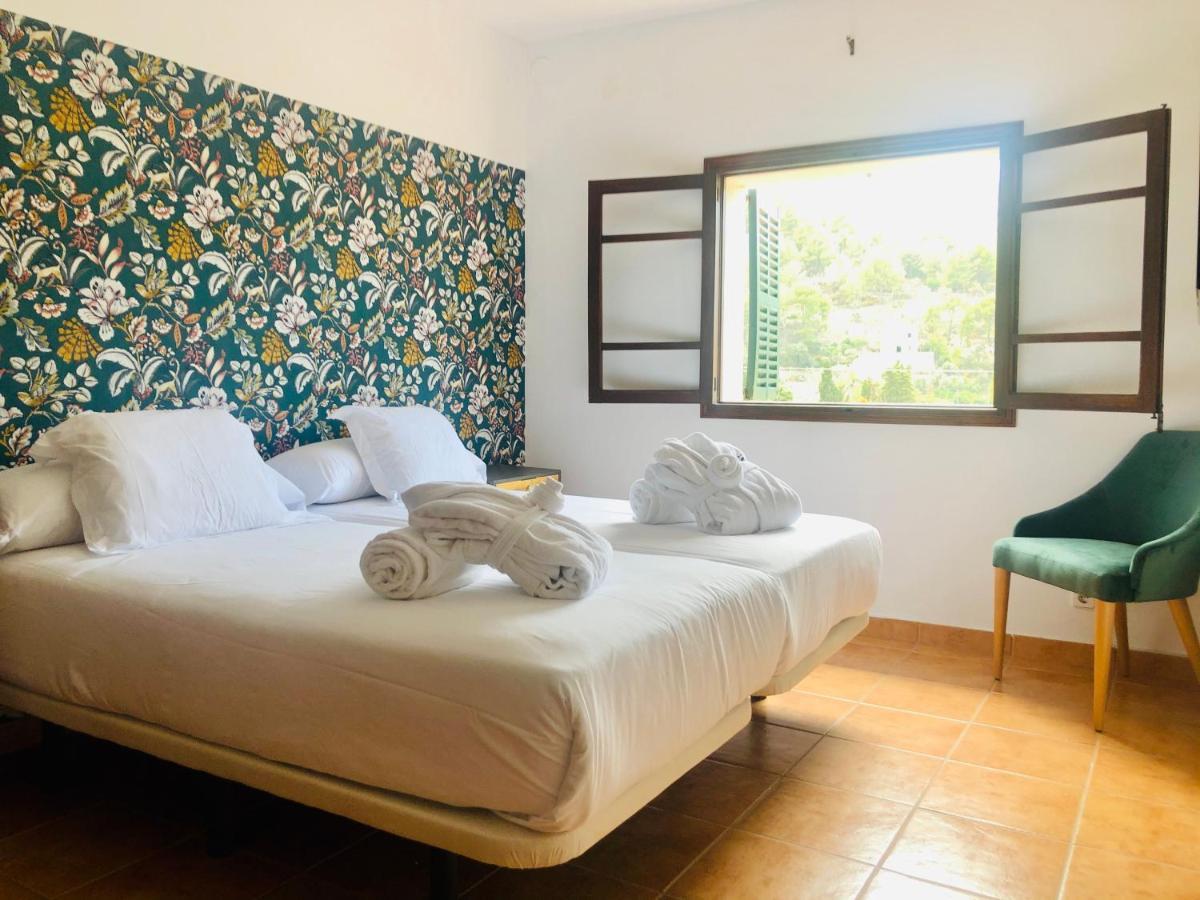Double or Twin Room Private Bathroom