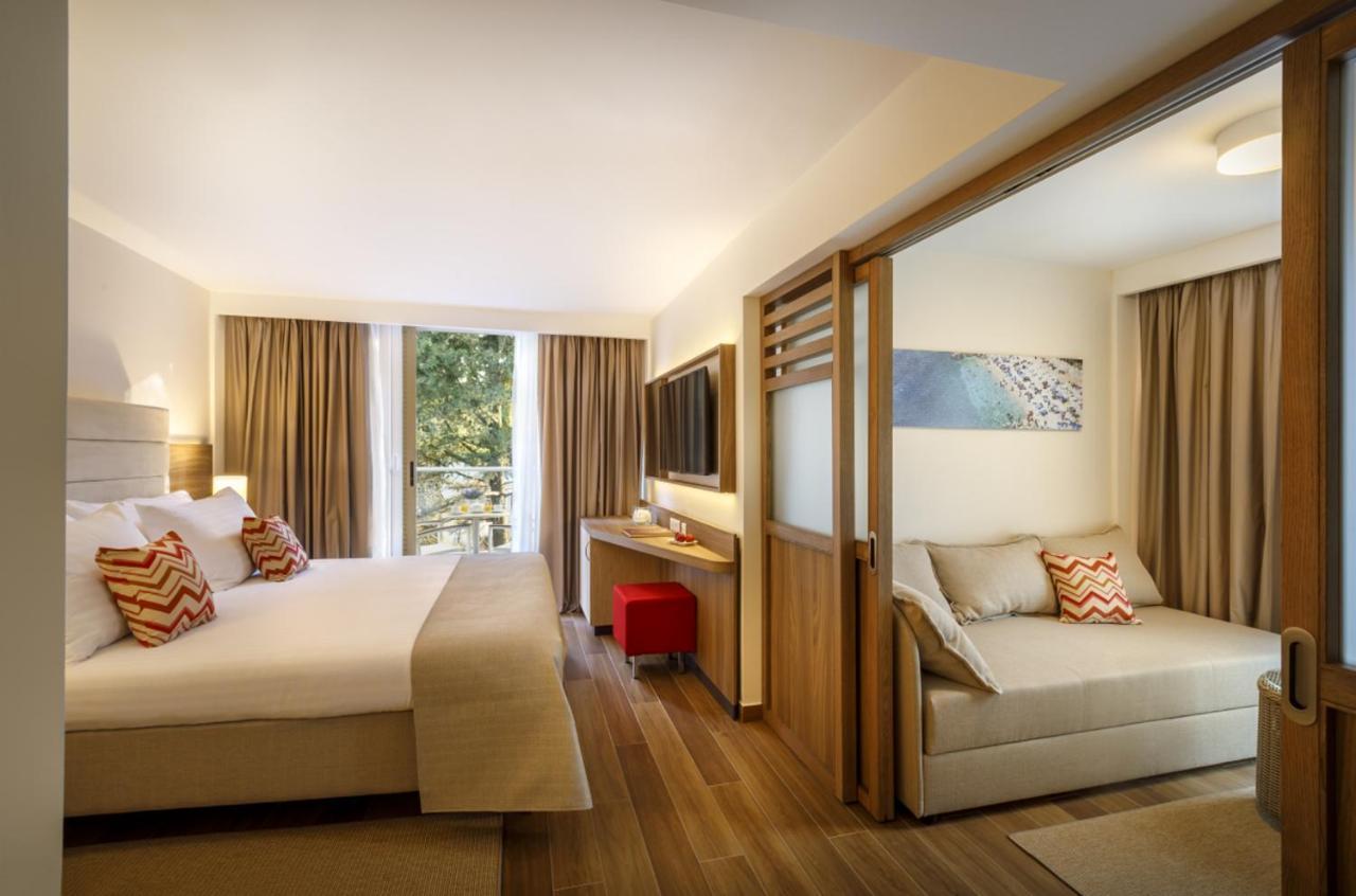 Room for 2+2 - Family,1277236846:JPEG
