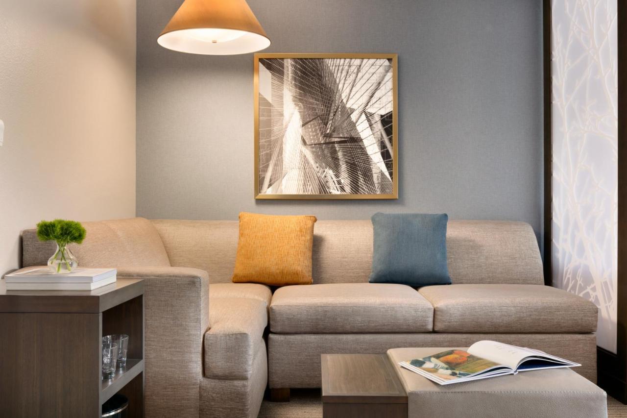 King Suite with Sofa Bed and Roll-In Shower - Disability Access