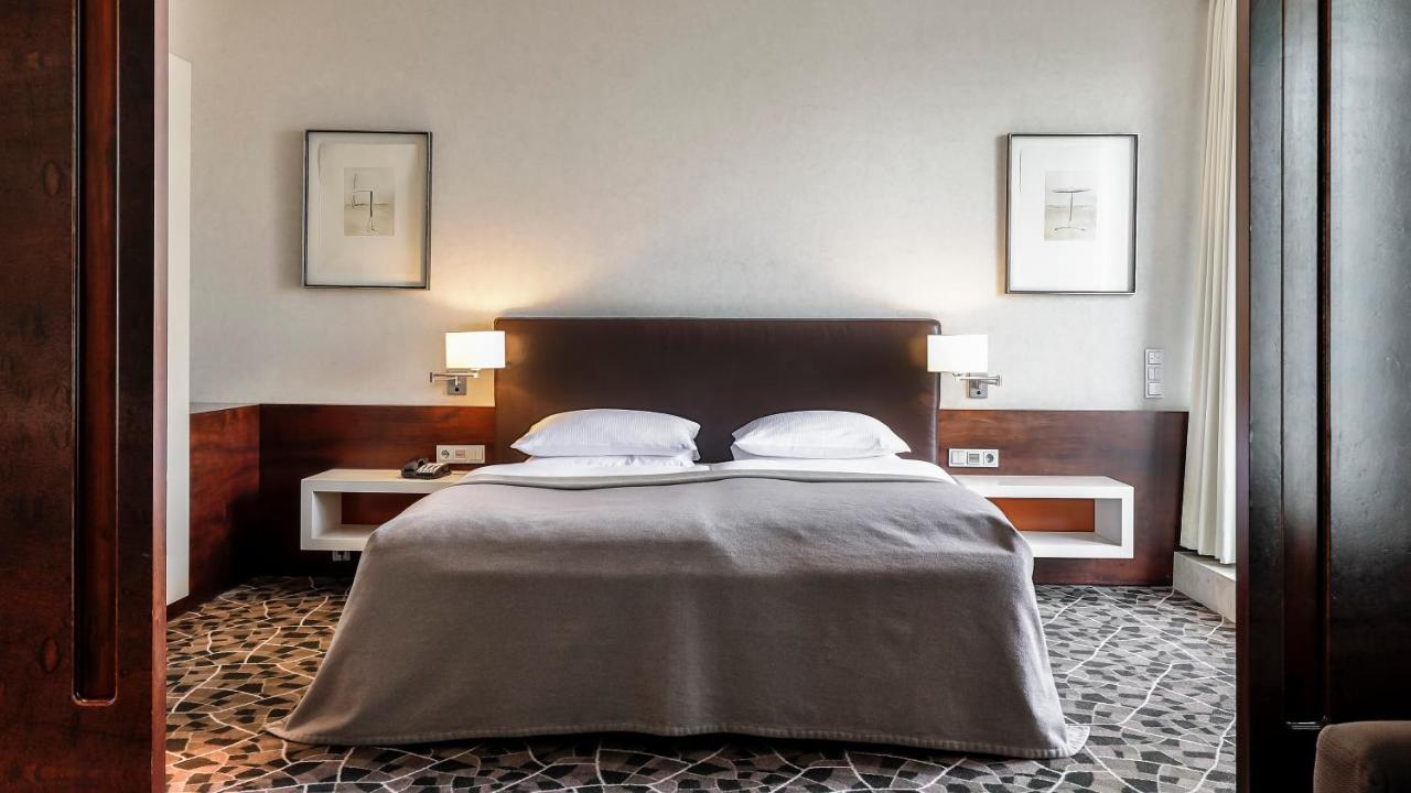 Deluxe King Suite,1327773023:JPEG