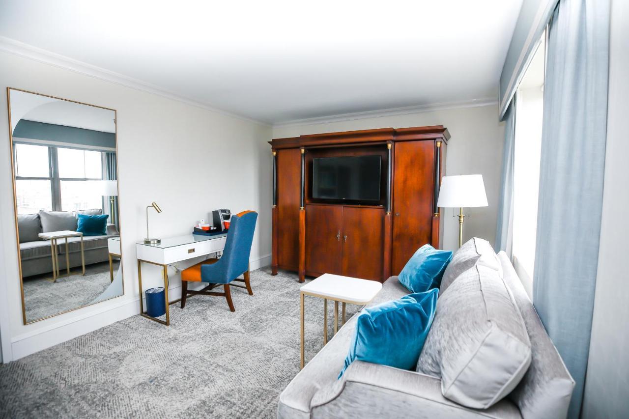 Deluxe Queen Room