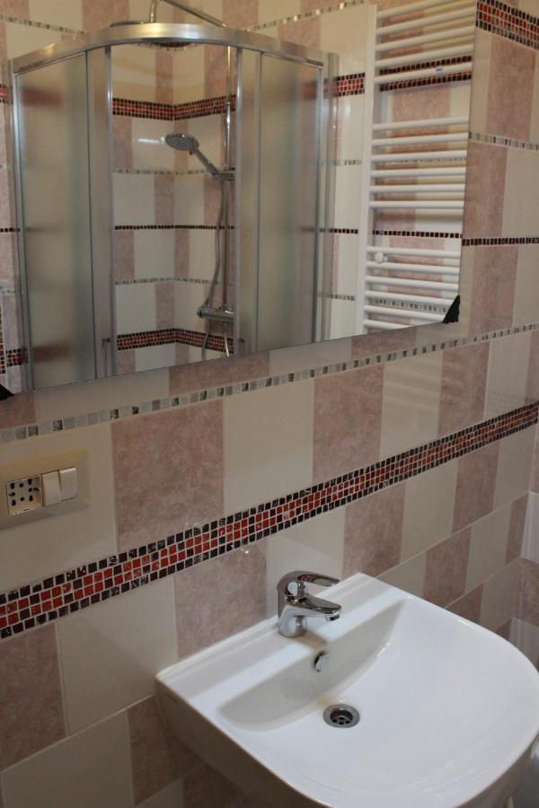 Family Room Private External Bathroom