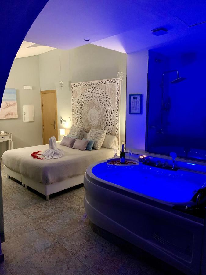 Suite with Jacuzzi,992740312:JPEG