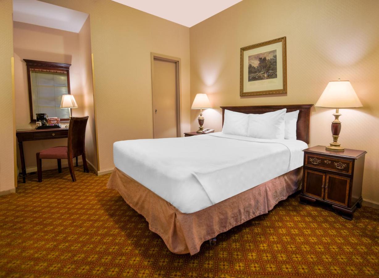 Bronze, 1 Full Bed