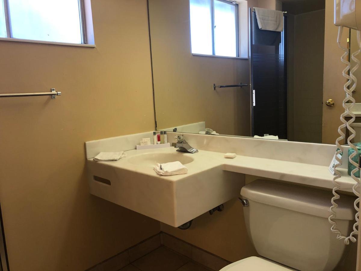 Deluxe Room with 2 Queen Beds, Private Balcony and Mountain View