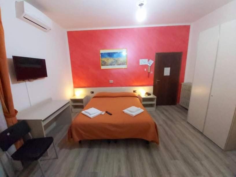 Basic Triple Room with Shared Bathroom,1068555337:JPEG