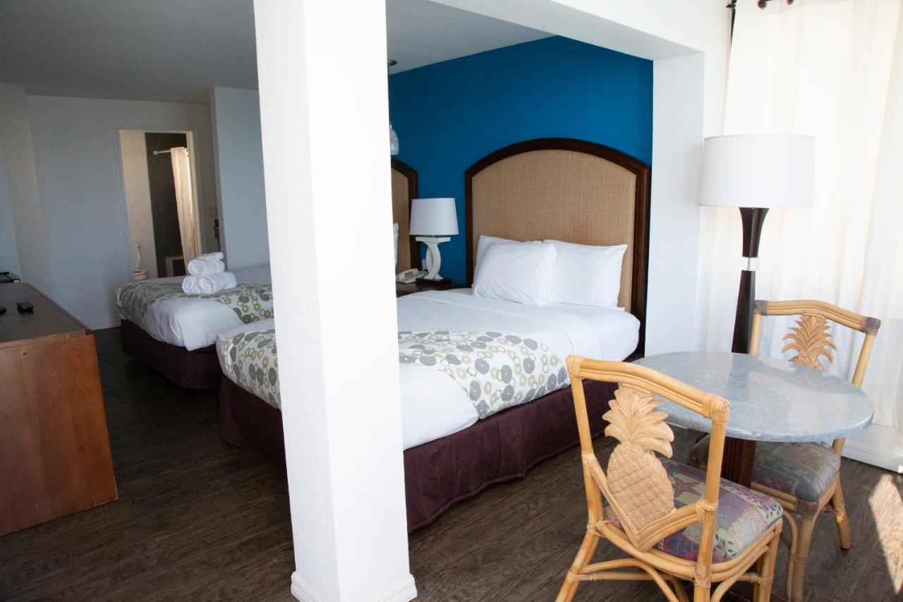 Queen Room with Two Queen Beds - Ocean Front,1077734929:JPEG