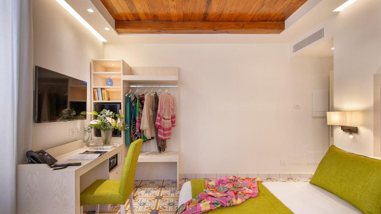 Deluxe Double or Twin Room City View