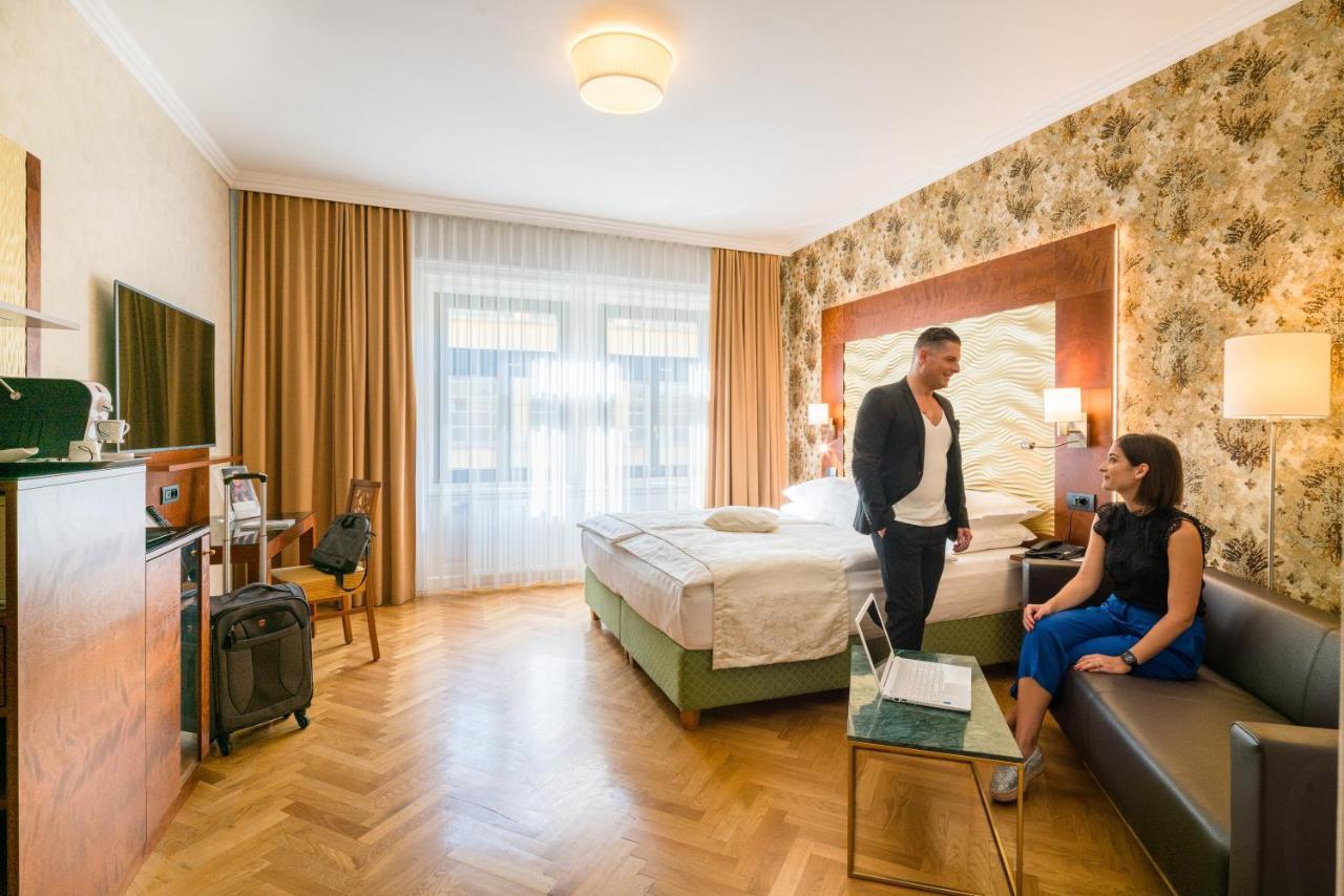 Deluxe Viennese Elégance