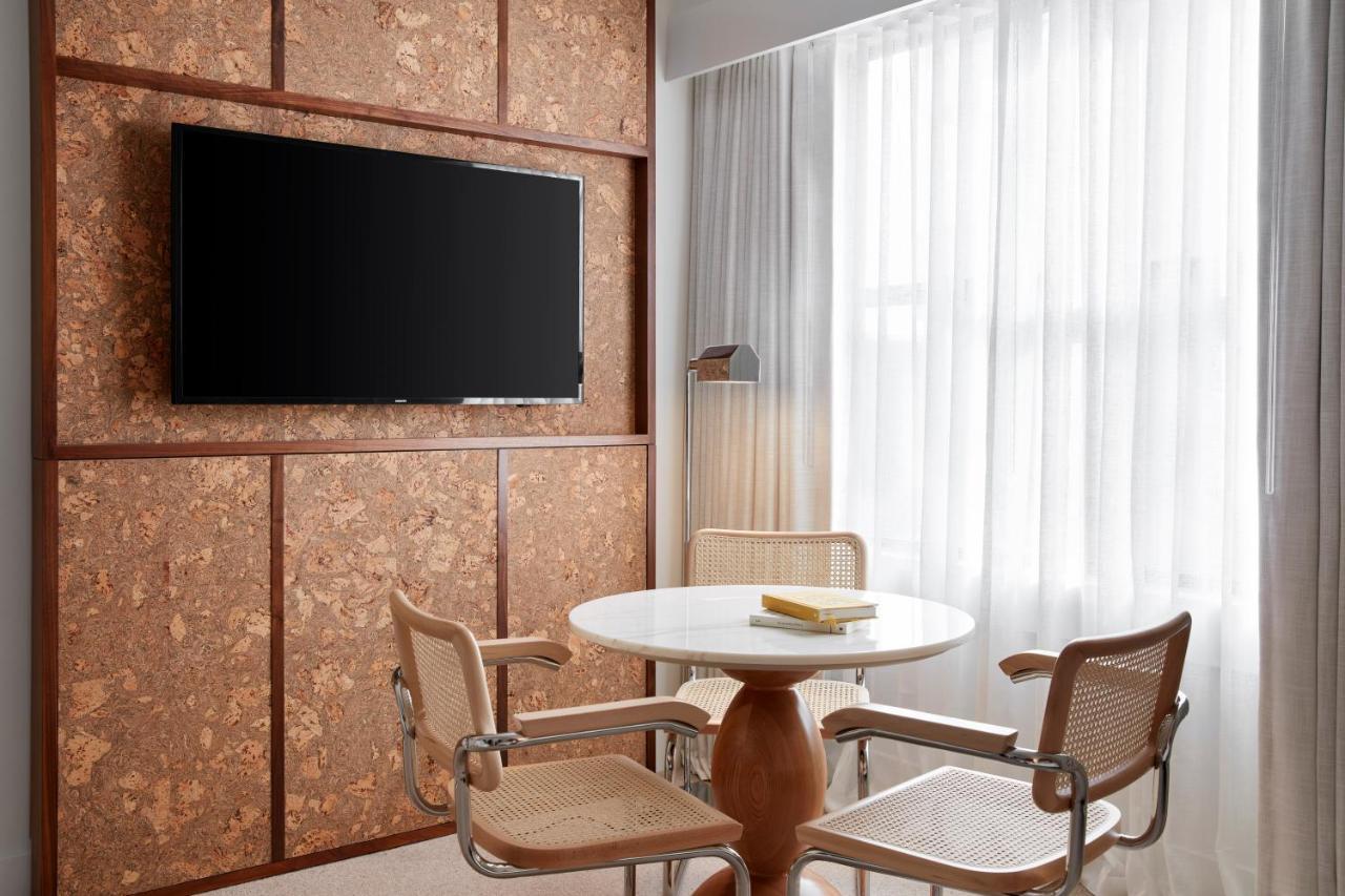 Deluxe Kamer met 2 Queensize Bedden en Kitchenette