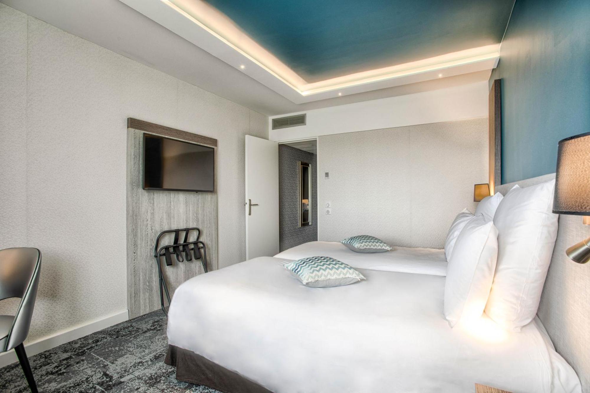 Superior Double Room with Sofa Bed with Spa Access,1098839697:JPEG