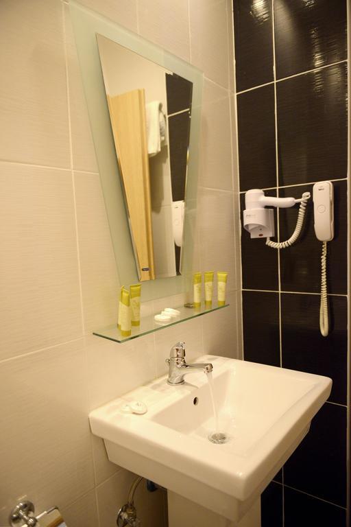 Budget Tweepersoonskamer met 1 of 2 Bedden zonder Raam - Kelder