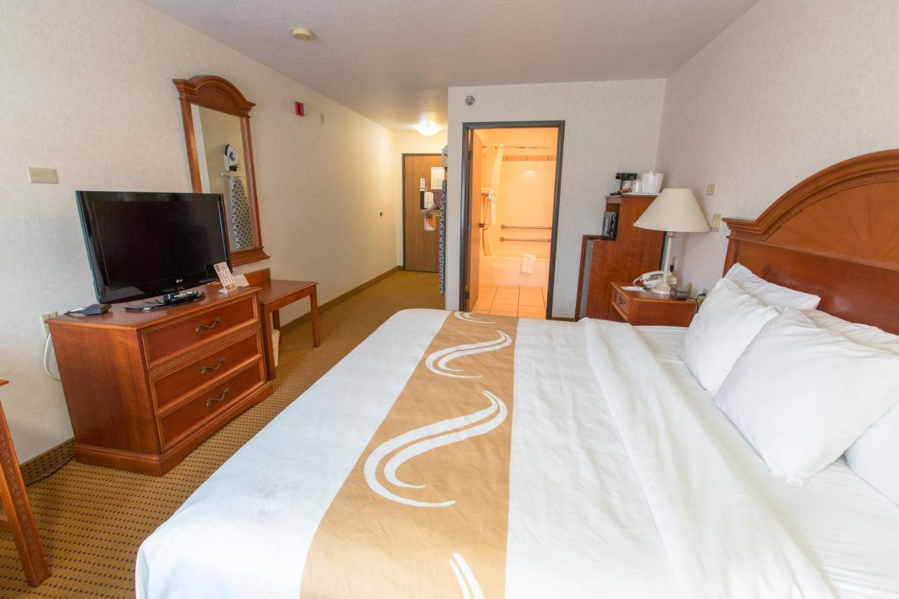 King Room with Accessible Tub - Accessible/Non-Smoking