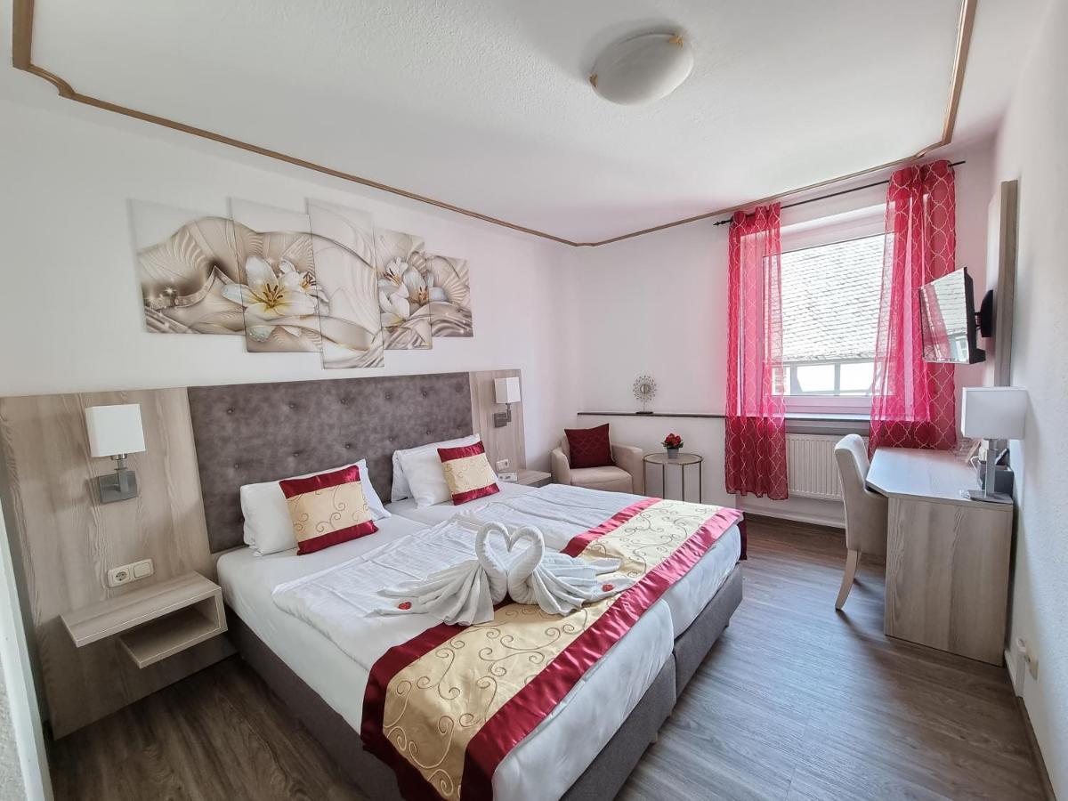 Deluxe Double Room (2 Adults + 1 Child)