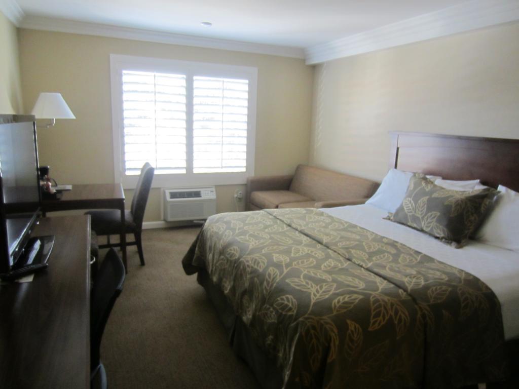 King Room with Mobility/Hearing Impaired Access - Non-Smoking,1275619198:JPEG