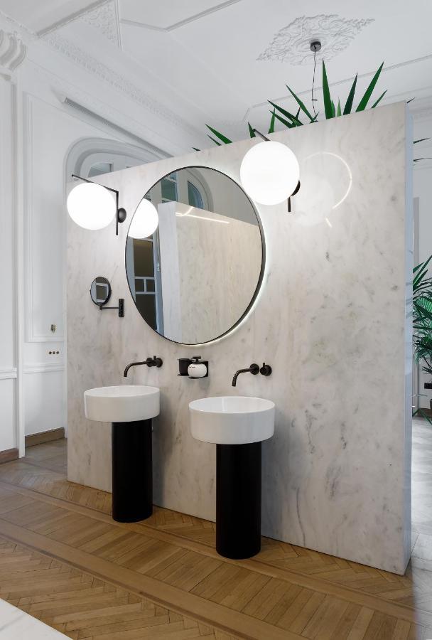 "Dionyssos" Suite balcony standing bath tub