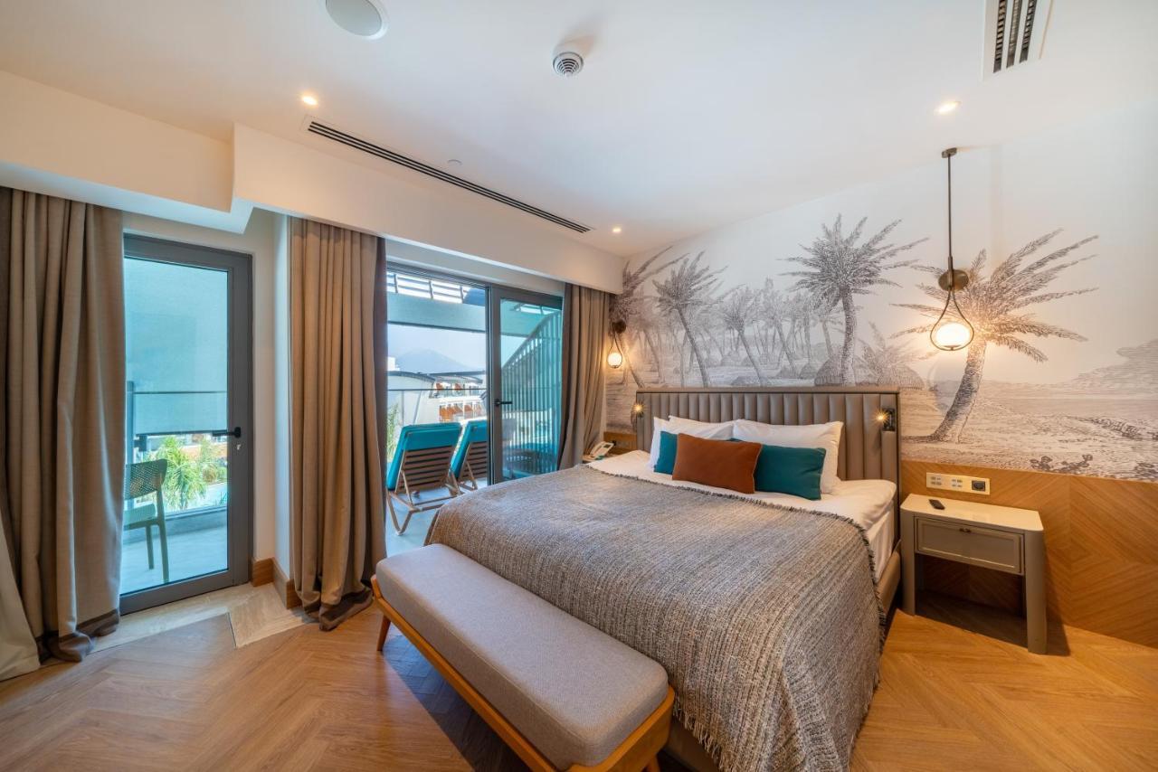 Grande Chambre avec Accès Direct à la Piscine