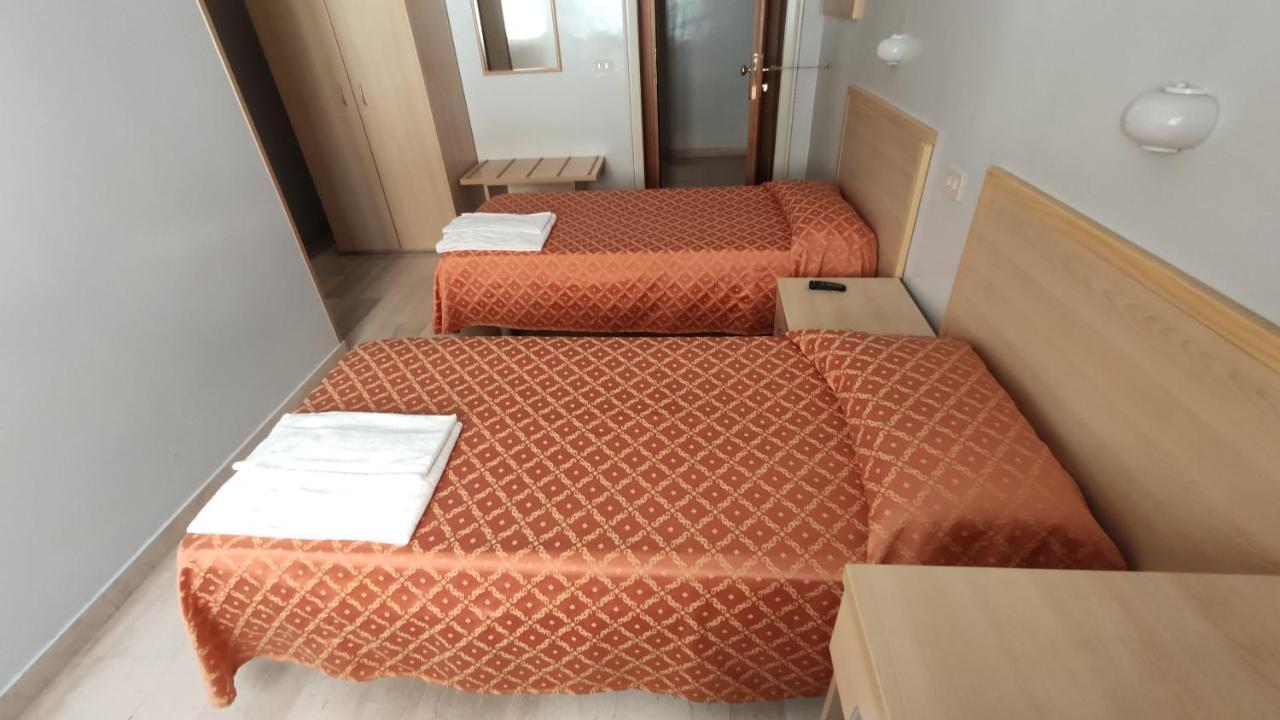 Twin Room Private Bathroom