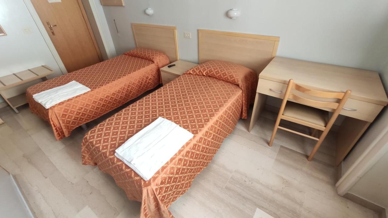 Twin Room Private Bathroom