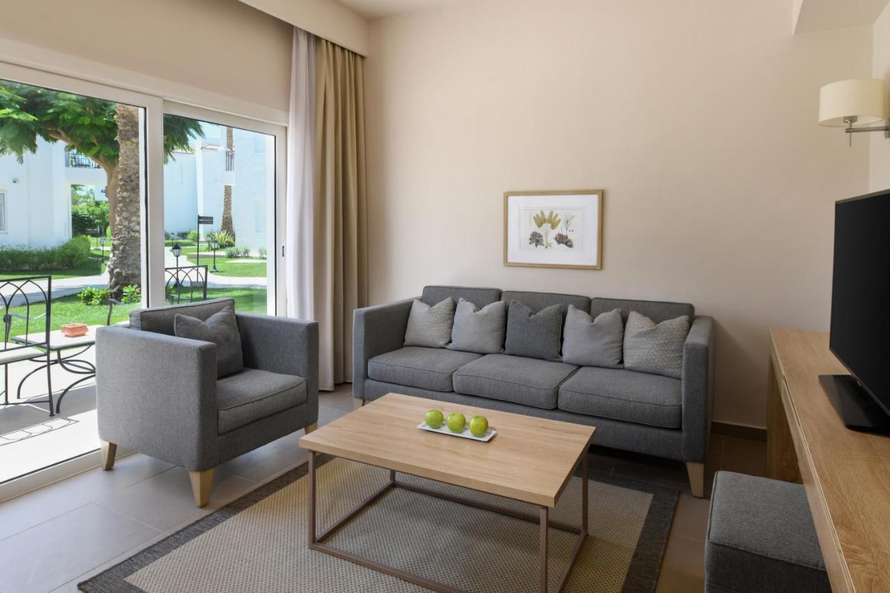 Deluxe Family, Queen Bed, Garden View