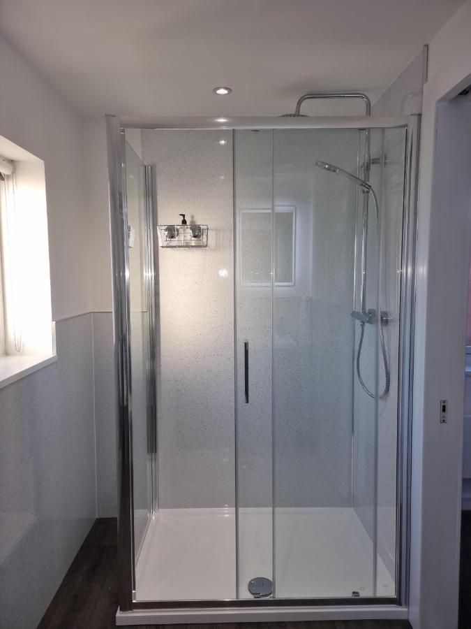 Triple Room Shower