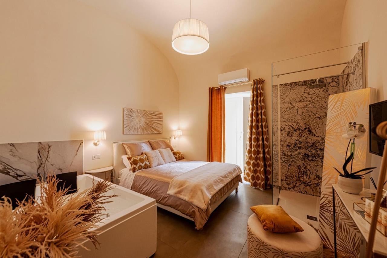 King Suite Spa Bath