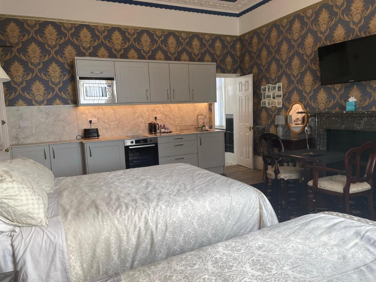 Self-catering en-suite family room 3