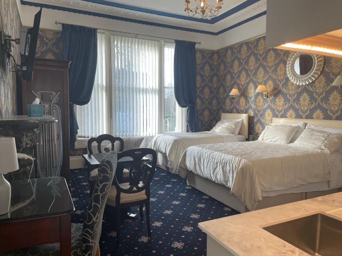 Self-catering en-suite family room 3
