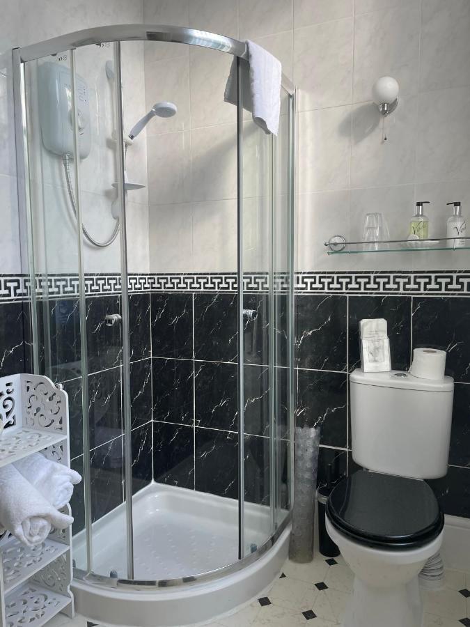 Self-catering en-suite family room 3