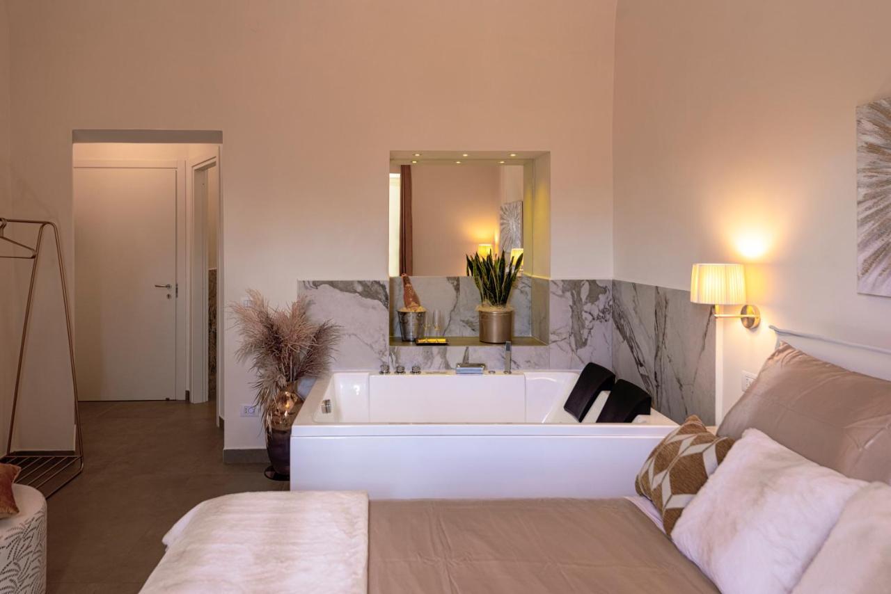 King Suite Spa Bath