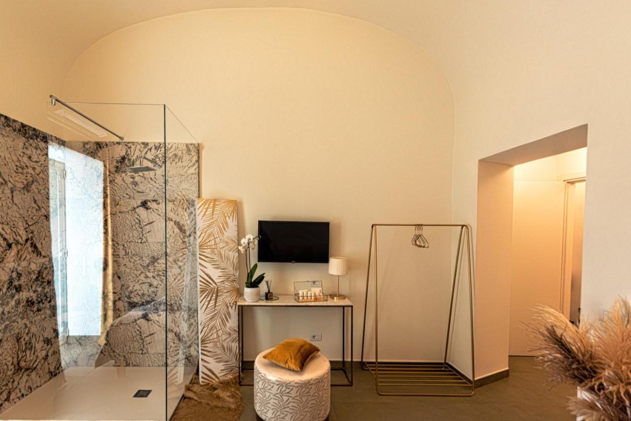 King Suite Spa Bath