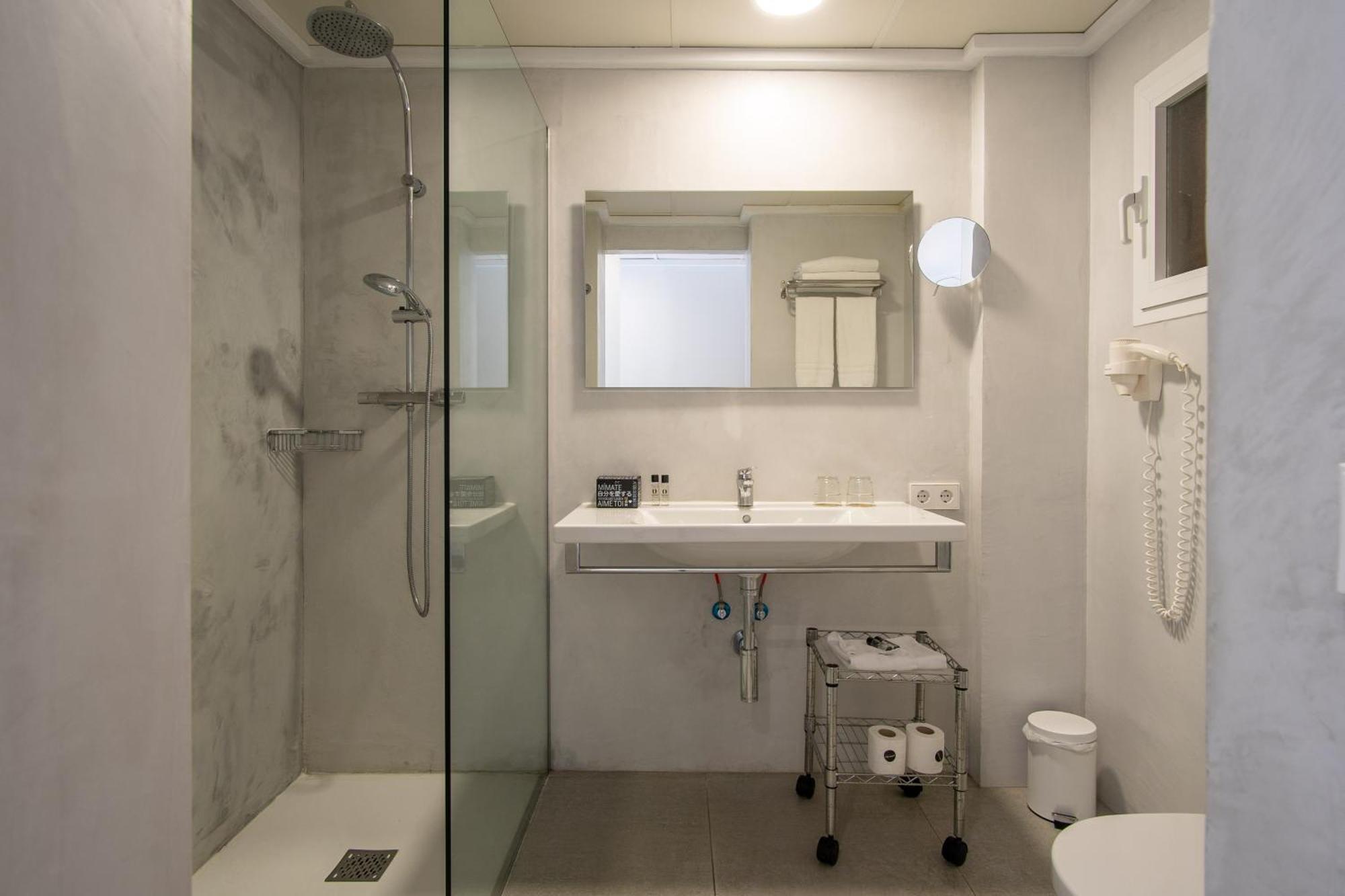 Premier Triple Room with side Sea View (2 adults + 1 Child)