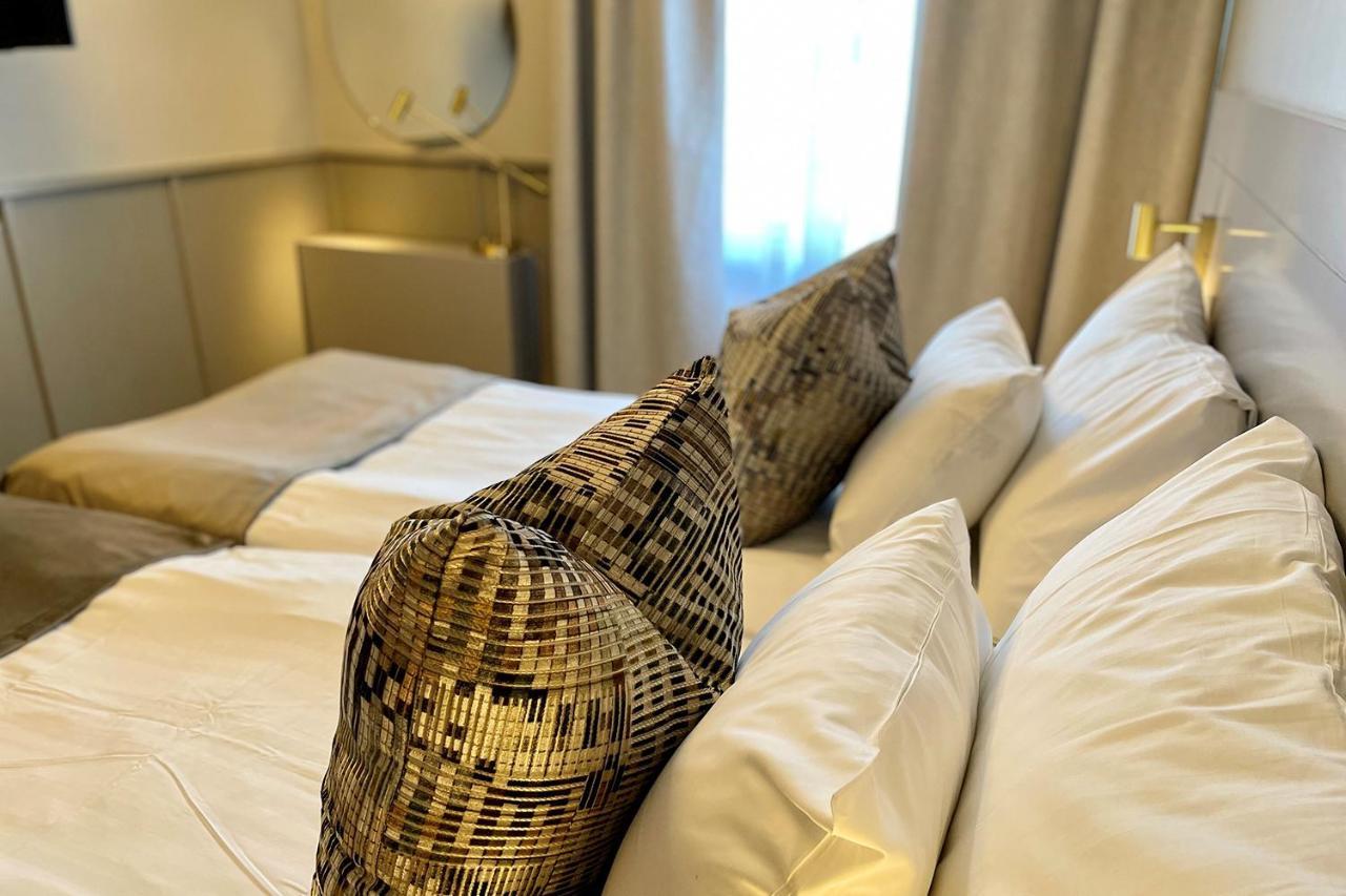 Double Room,1499111725:JPEG