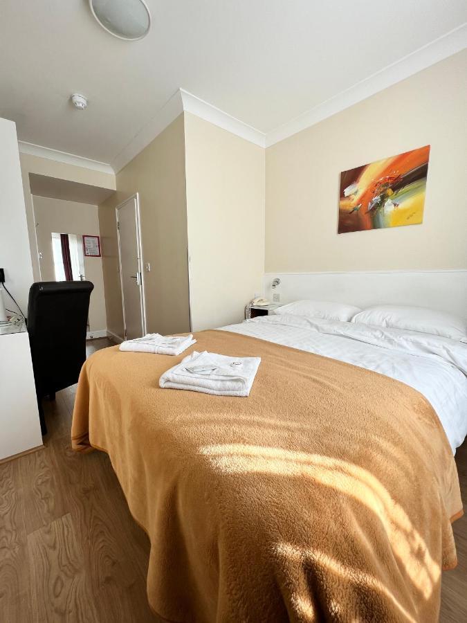 Double Room Private Bathroom