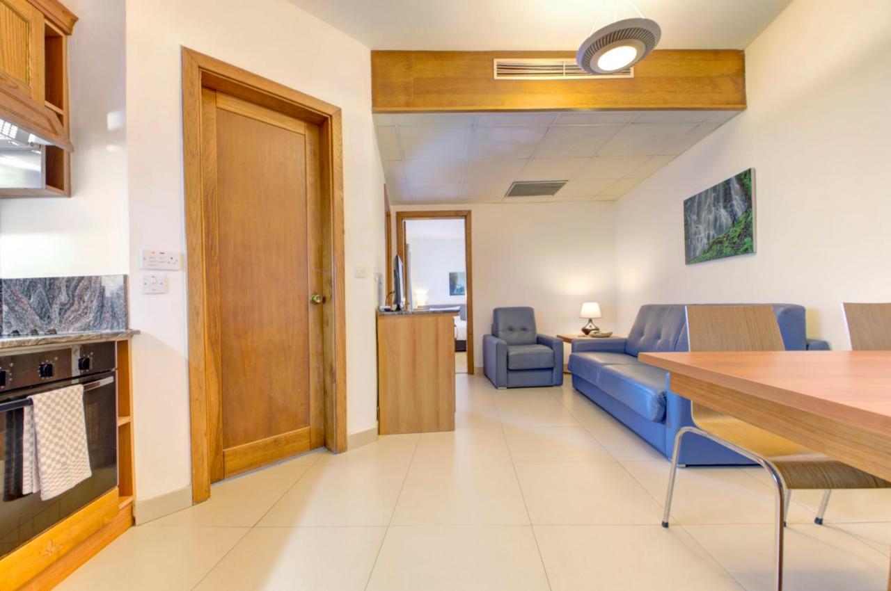 Appartement met 2 Slaapkamers en Gedeeltelijk Uitzicht op Zee