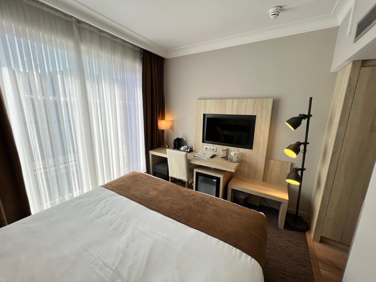 Standard Queen Room