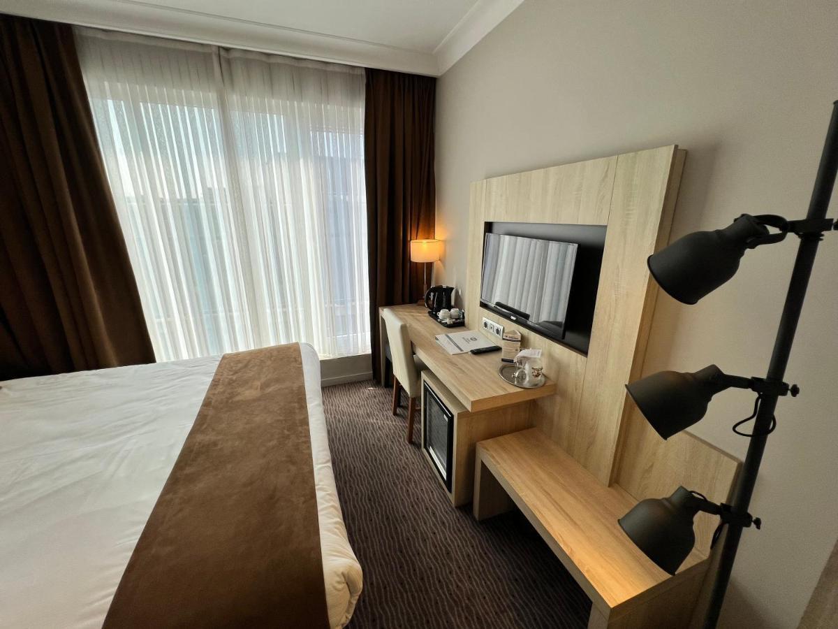 Standard Queen Room