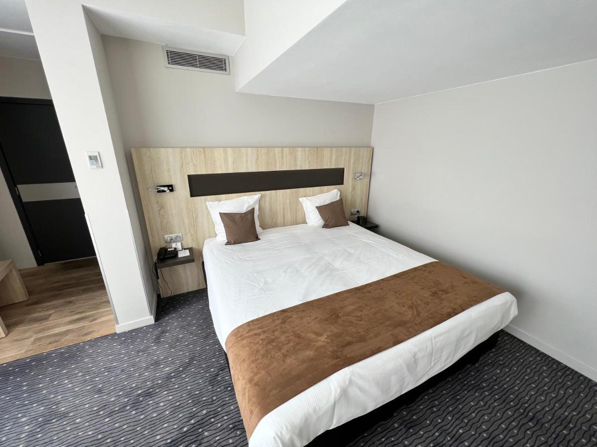 Standard Queen Room