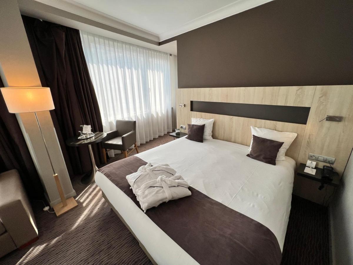 Executive Queen Room