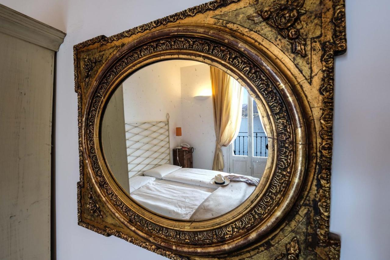 Double or Twin Room Lake View
