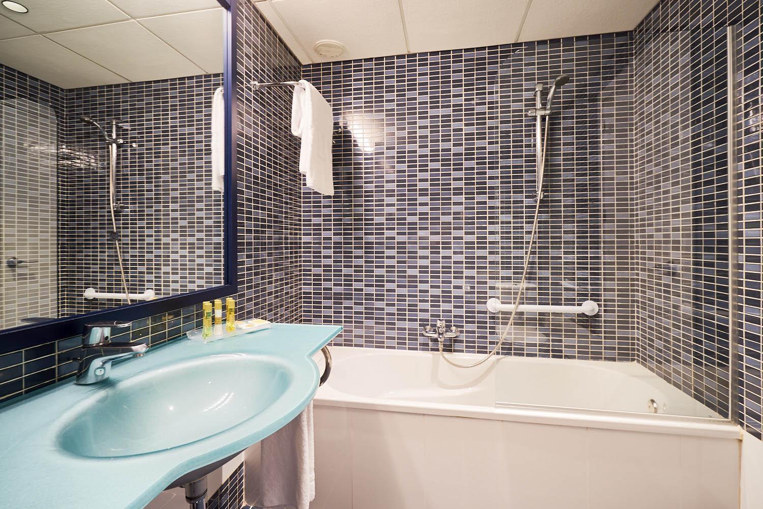 Family Room,1306935574:JPEG