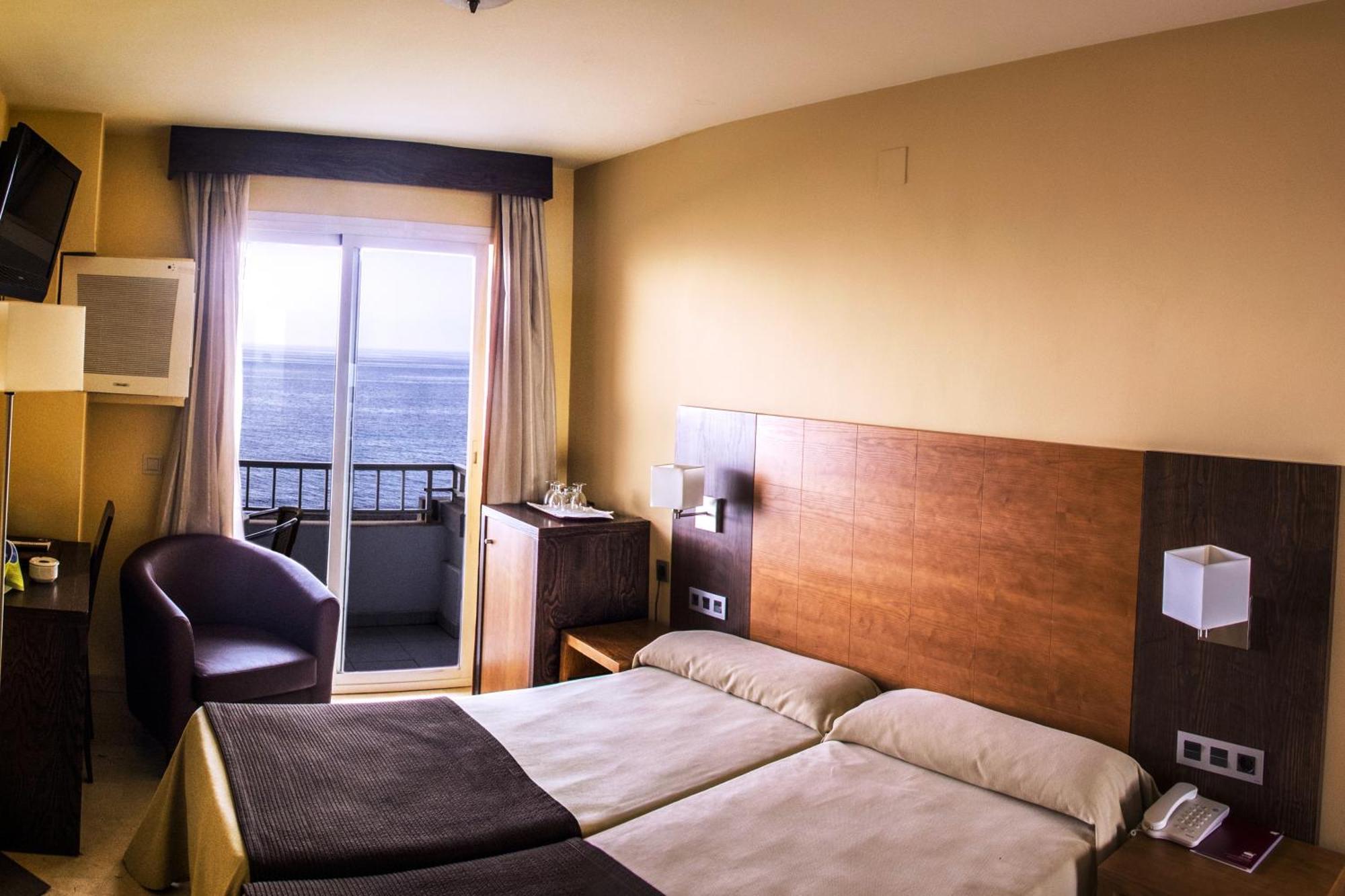 Double or Twin Room Sea View