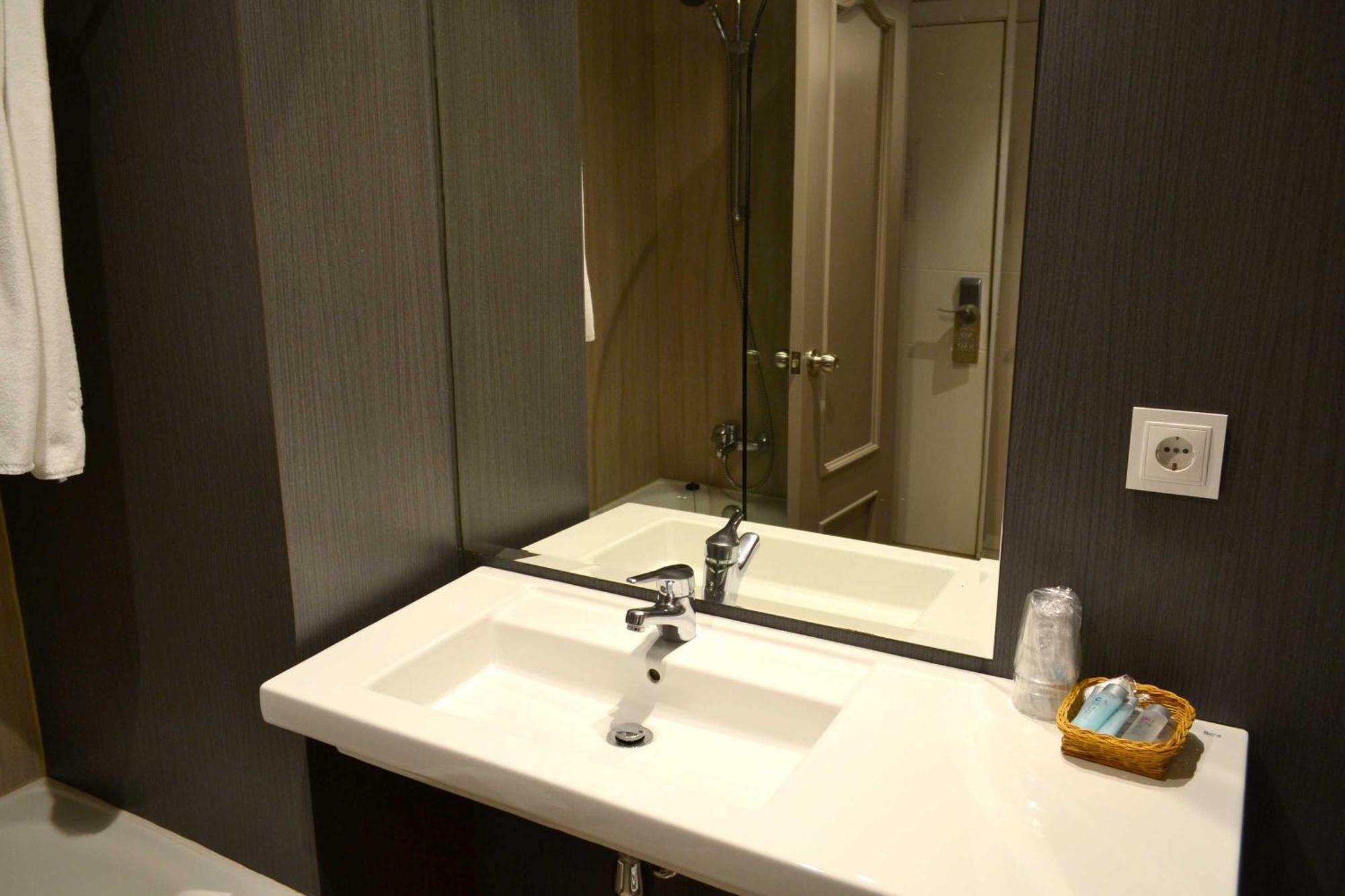 Large Single Room,1272896584:JPEG