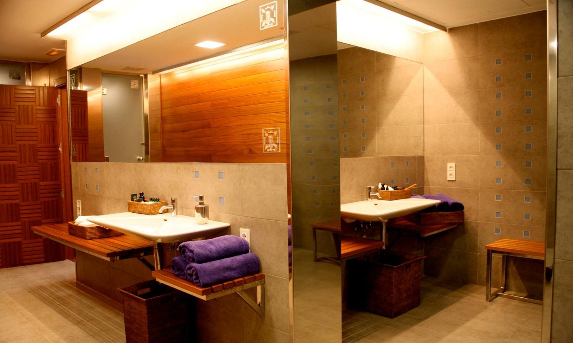 Family Room (2 Adults + 2 Children) with Spa Access