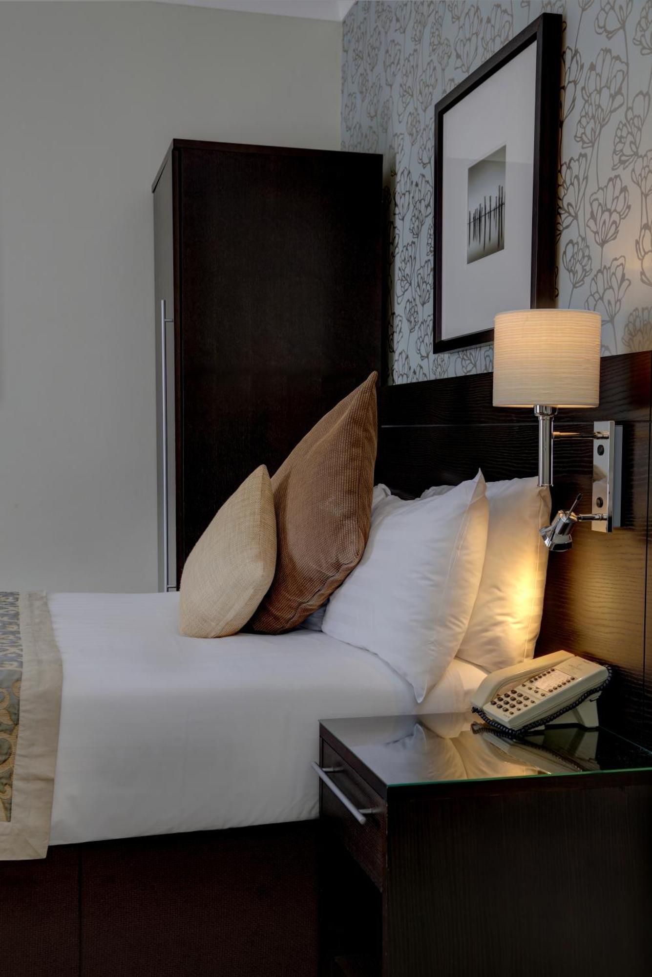 Small Double Room Mini Double Bed