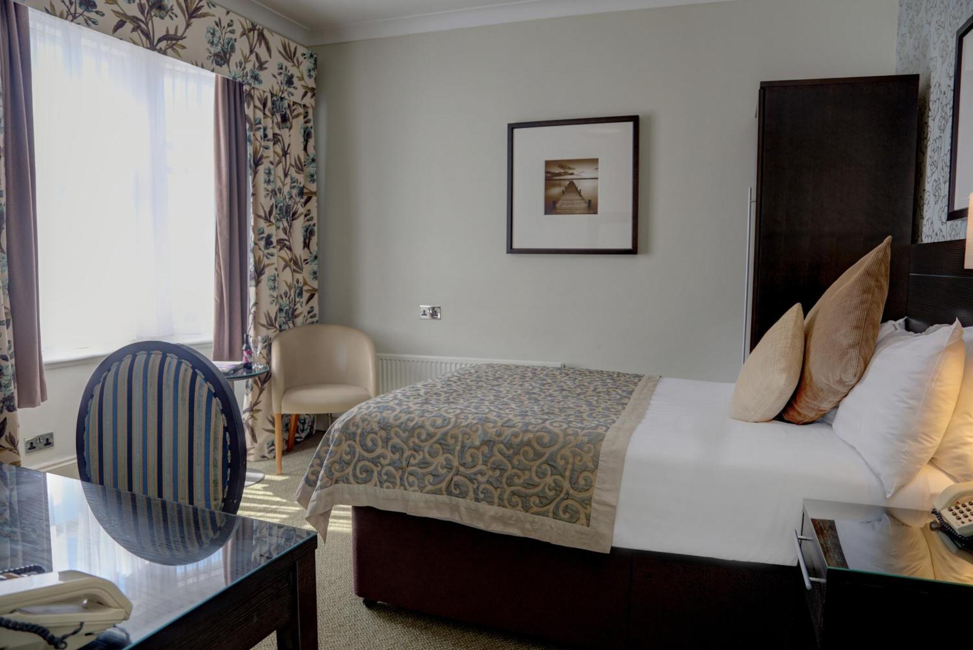 Small Double Room Mini Double Bed