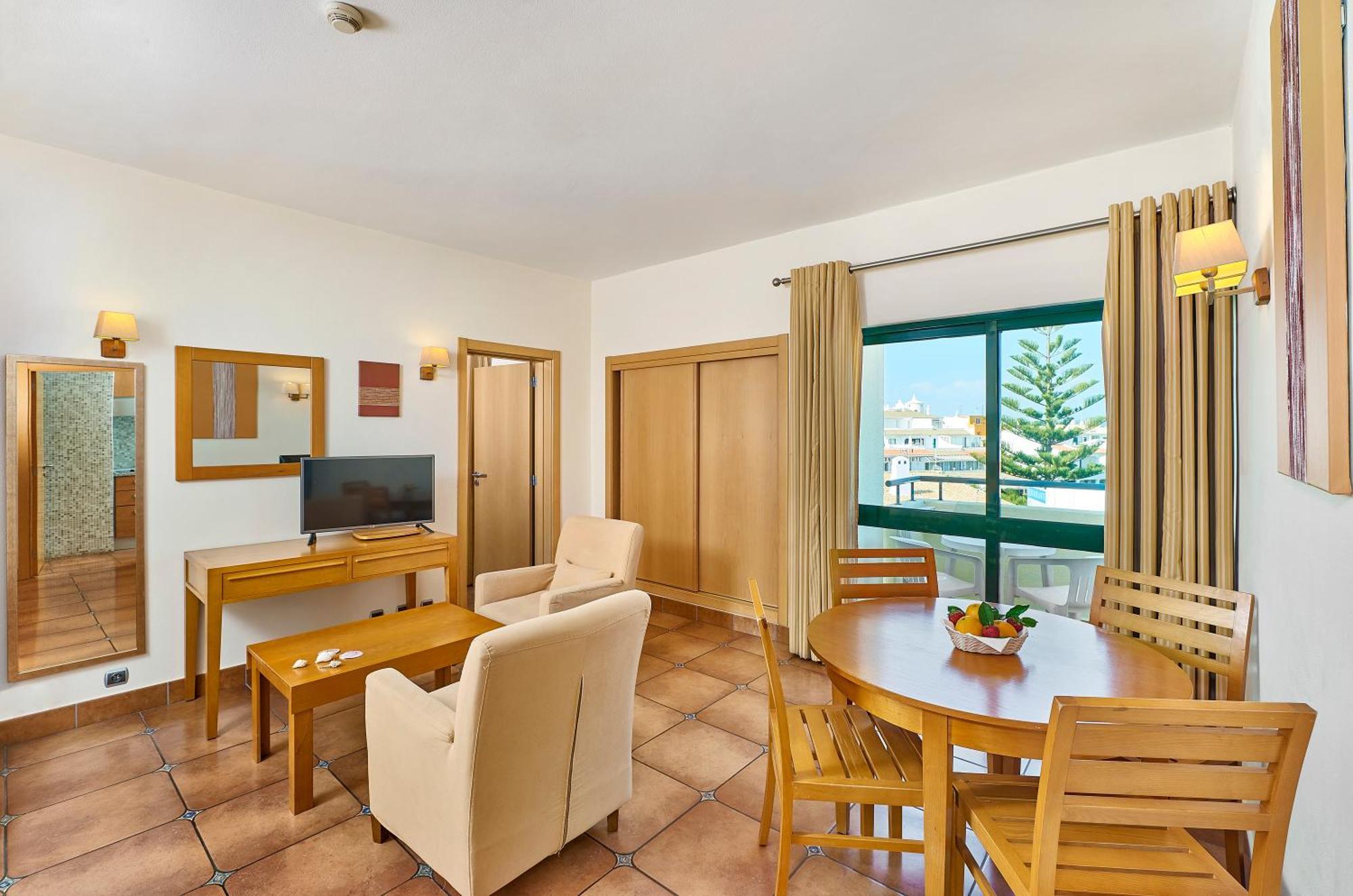 One-Bedroom Apartment (5 Adults),1209208330:JPEG